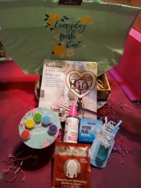Heart Ring Light+ Planter + Beauty Bundle!!